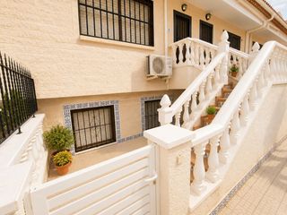 Casa adossada a Avenida Avenida Inglaterra