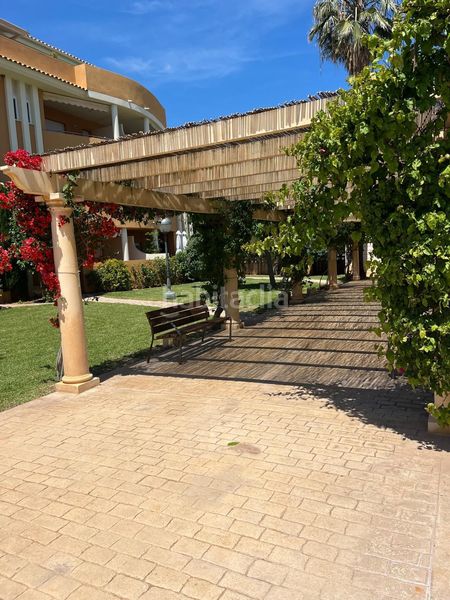 Foto c271eaa9-b11d-40f3-a1c3-b0ae21e9a58a. Apartament amb aparcament piscina a Les Bovetes - La Felicidad Dénia