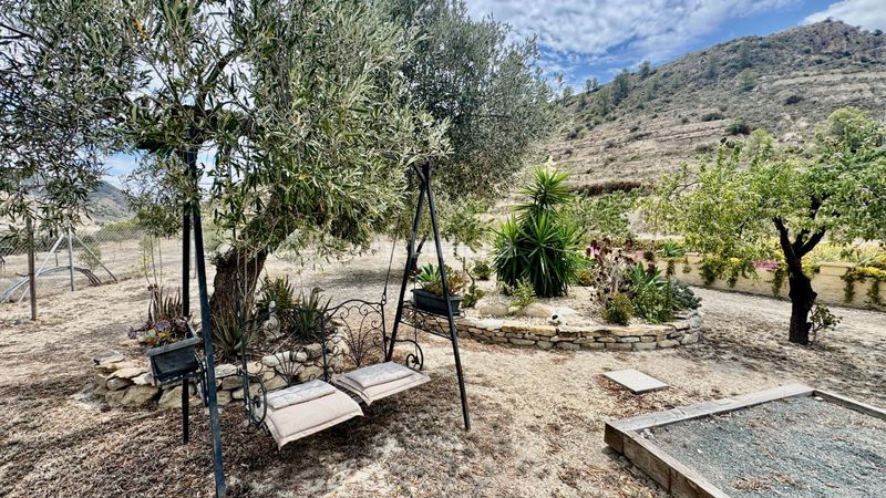 Foto 1ca5558c-5689-4b76-9cf1-bd3ba0967504. Casa amb aparcament piscina a Relleu