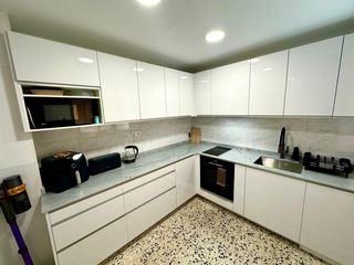 Apartament  Calle maestro caballero. Se vende amplio apartamento totalmente reformado en la zona de c