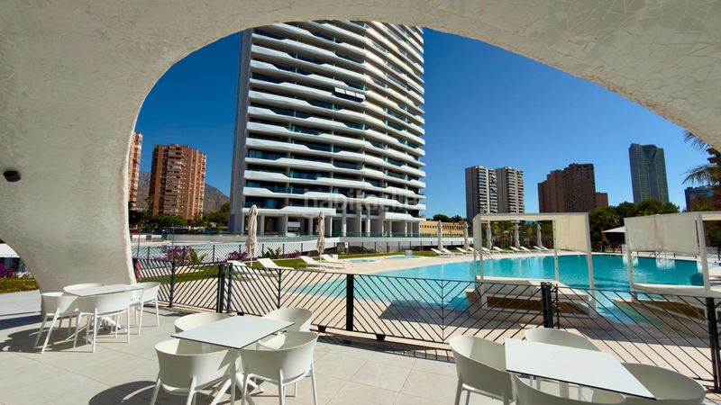 Foto 105757fe-7717-4b58-b427-0f9f65094875. Apartament amb aparcament a Playa Poniente Benidorm