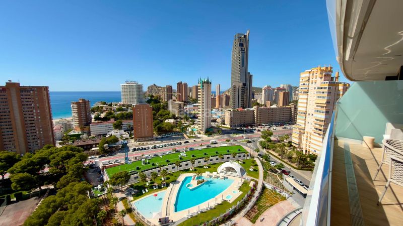 Foto bd86b53d-45d4-4bc1-9e24-9f1b50180c87. Apartament amb aparcament a Playa Poniente Benidorm