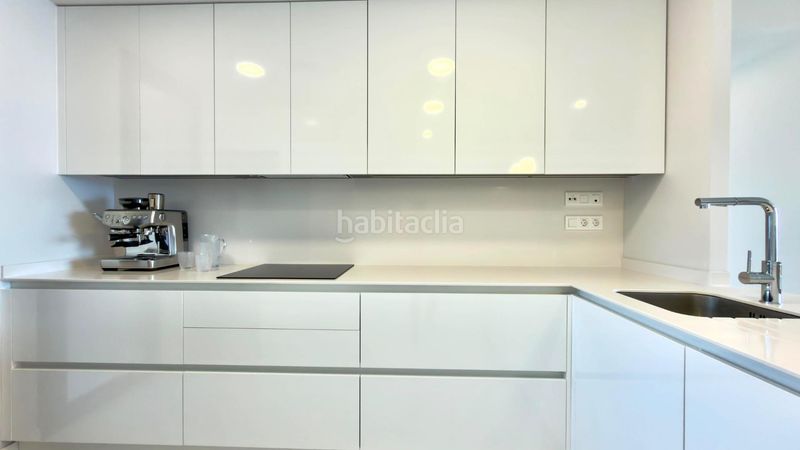 Foto ca7f0b1f-e389-44d0-ae04-837a89165c66. Apartament amb aparcament a Playa Poniente Benidorm