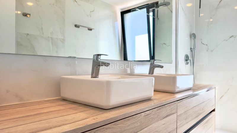 Foto cefff985-1e5e-4c6b-9f00-ab80b5fa7fce. Apartament amb aparcament a Playa Poniente Benidorm