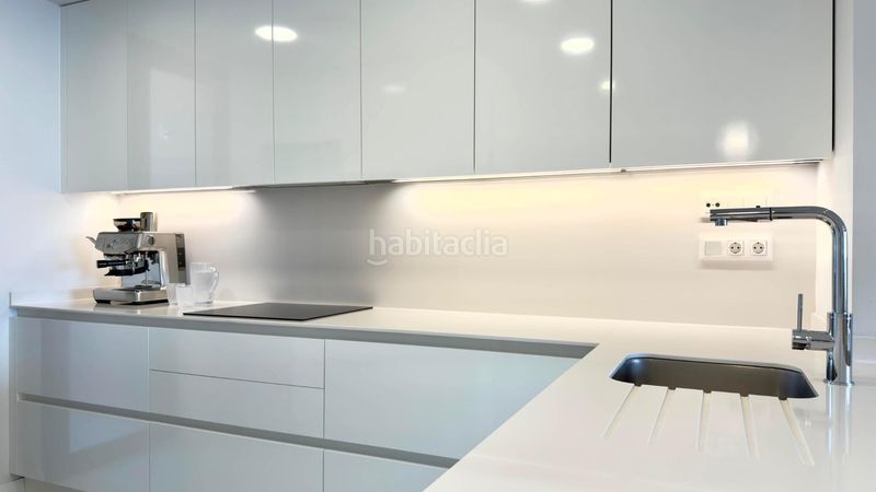 Foto d3ced29c-4417-402f-ad84-d079996dc0e7. Apartament amb aparcament a Playa Poniente Benidorm