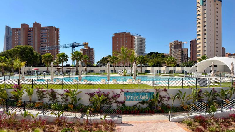 Foto d4b15111-b6a2-4099-b9ad-2ac5fb21988d. Apartament amb aparcament a Playa Poniente Benidorm