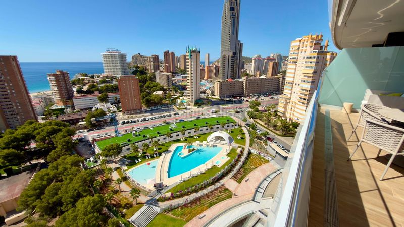 Foto f0dffe34-cba2-42aa-9ec0-c2319ddb8d59. Apartament amb aparcament a Playa Poniente Benidorm