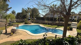 Dúplex a Golf Bahía. Impresionante dúplex con vistas panorámicas al mar en bahía golf