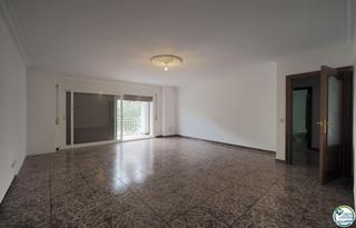 Piso  Puigrom. Apartamento amplio céntrico y a 250 m de la playa