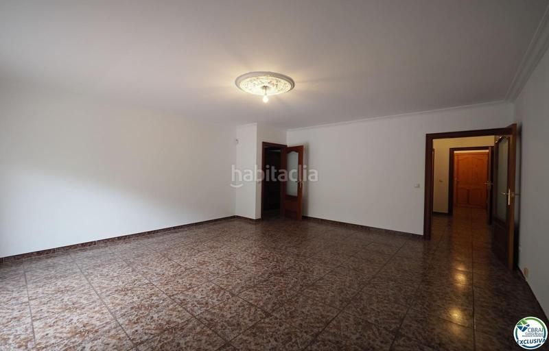 Foto 8d6e5945-4614-44dc-b427-aeef7a846d4c. Piso apartamento amplio céntrico y a 250 m de la playa en Roses