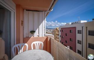 Pis  Gran reserva. Apartamento con solárium y vistas al mar en el centro de empuria