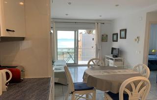 Pis  Joanot martorell. Muy bonito apartamento en 2 línea de mar en rosas vista mar