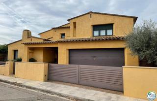 Xalet  Jofre el pilos. Gran chalet en venta en la bisbal dempordà.