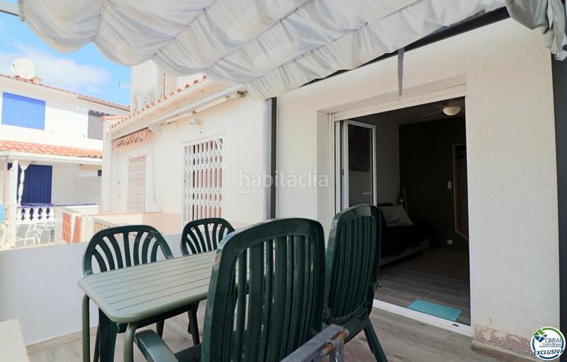 Foto fc3c6801-b619-47e7-9d37-a46b353547c3. Casa a schiera con parcheggio in Sant Maurici Empuriabrava