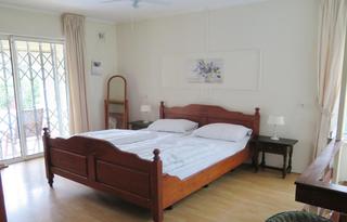 Xalet  Vitoria. Chalet planta baja con piscina