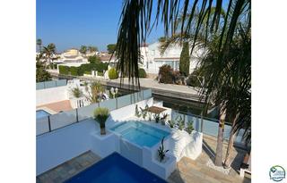 Xalet  Falconera. Villa cerca de la playa con amarre