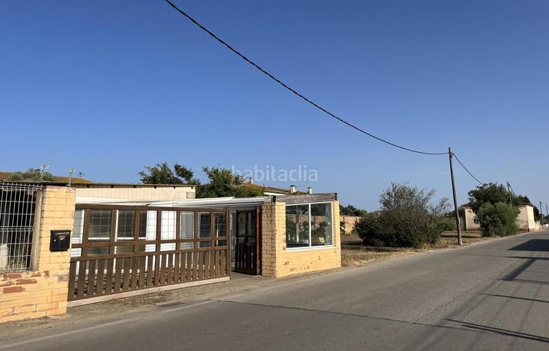 Foto 5ff7ffc6-f1f6-43f5-85b9-2301a31a22c3. Chalet casa para reformar con local y 3 parcelas en Vilamacolum