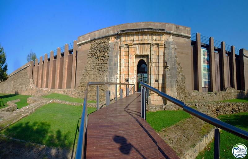 Foto 2ccd6fc0-75f6-4c46-96f9-e281c6e89f19. Chalet casa con jardín y dos apartamentos. en Nord Roses