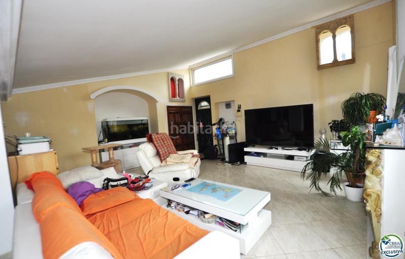 Foto af223da4-83b3-4ae7-b906-775b49083ffd. Chalet casa con jardín y dos apartamentos. en Nord Roses