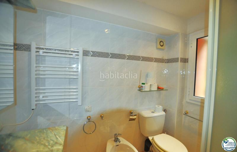 Foto b3a131f2-7e39-4e79-b055-8f4b6914cf37. Chalet casa con jardín y dos apartamentos. en Nord Roses