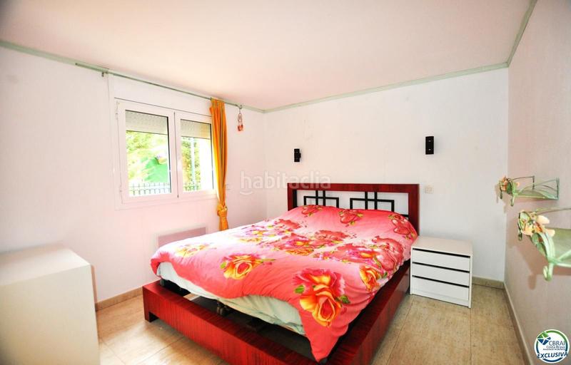 Foto f6dccd6e-68cd-4aa5-bc75-27d7ee394b87. Chalet casa con jardín y dos apartamentos. en Nord Roses