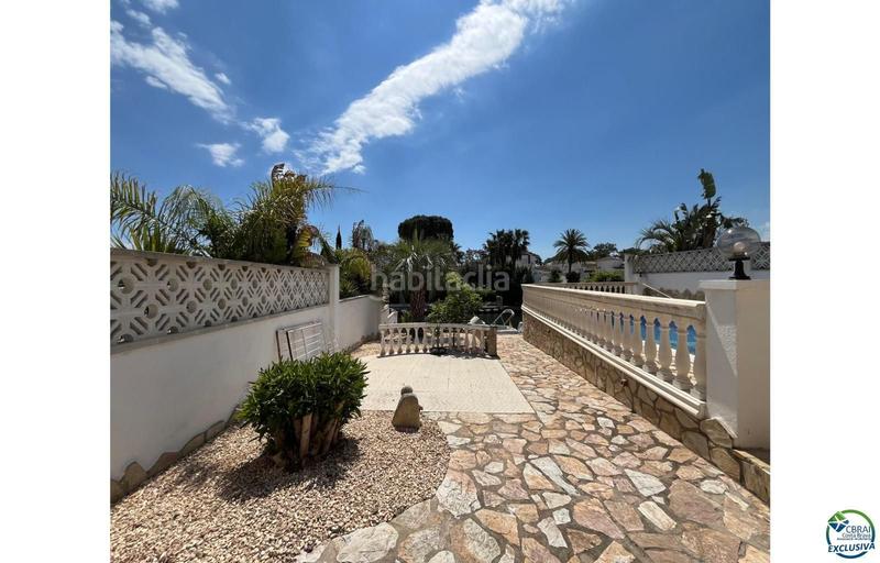 Foto 071f3101-d491-43fc-927a-eb2a507711ca. Chalet en venta casa al canal orientación sudeste , terreno de 542m2 y amarre de 12m en Empuriabrava