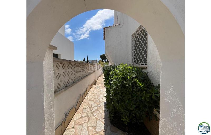 Foto 08cc3468-ef9a-42cd-9cca-0d168ee8e164. Chalet en venta casa al canal orientación sudeste , terreno de 542m2 y amarre de 12m en Empuriabrava