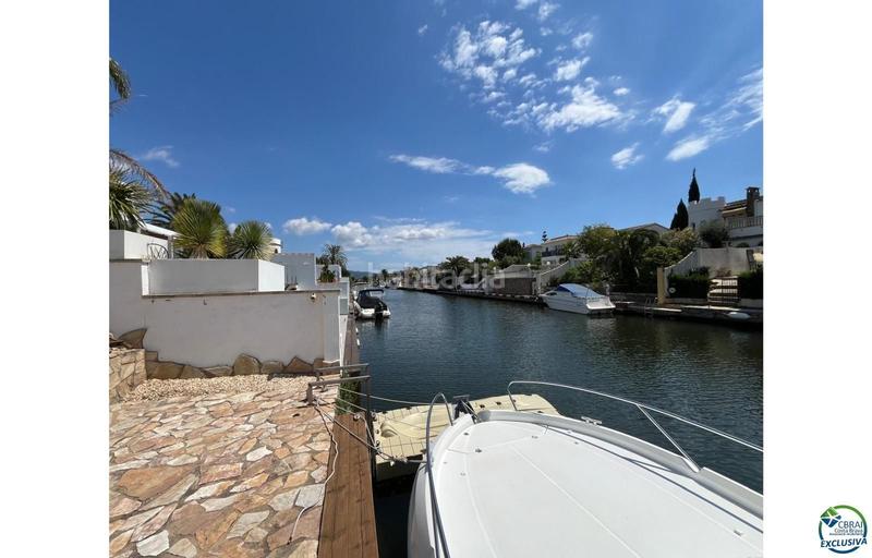 Foto 40bb7dac-a20a-450c-bcd0-beb375ede1d2. Chalet en venta casa al canal orientación sudeste , terreno de 542m2 y amarre de 12m en Empuriabrava