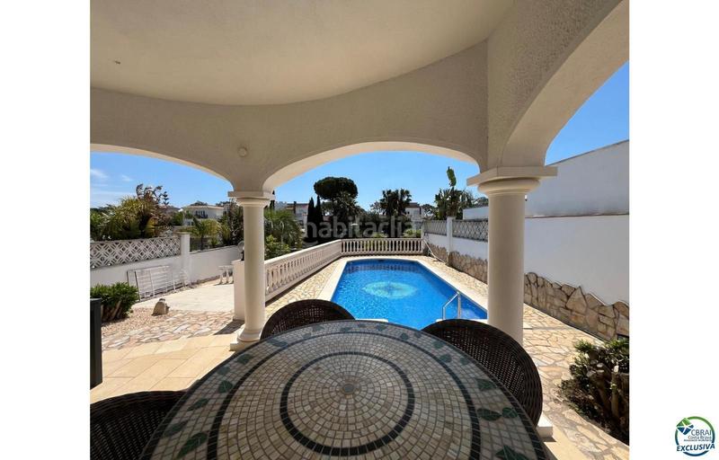 Foto 4706c433-da02-4b09-8bb1-6864e7881a81. Chalet en venta casa al canal orientación sudeste , terreno de 542m2 y amarre de 12m en Empuriabrava