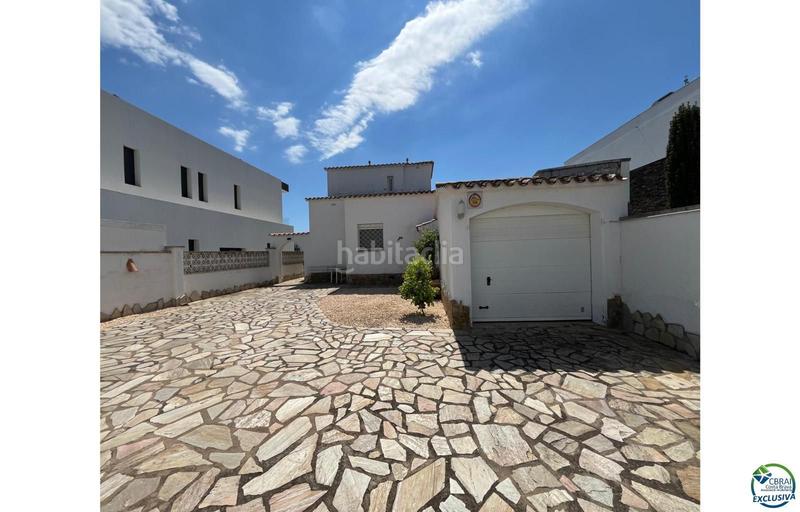 Foto 4f34348b-0352-4556-8326-1c1a6ab99643. Chalet en venta casa al canal orientación sudeste , terreno de 542m2 y amarre de 12m en Empuriabrava