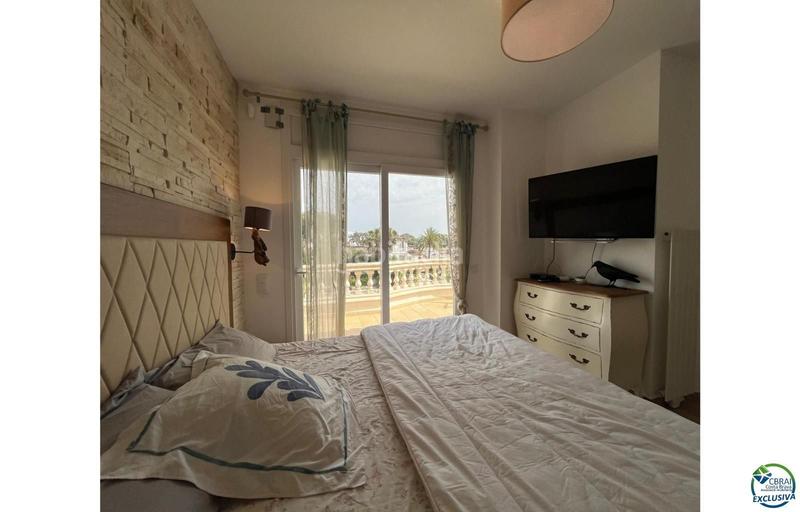 Foto 60931f01-fa72-43e9-99f2-c583554f4ce6. Chalet en venta casa al canal orientación sudeste , terreno de 542m2 y amarre de 12m en Empuriabrava