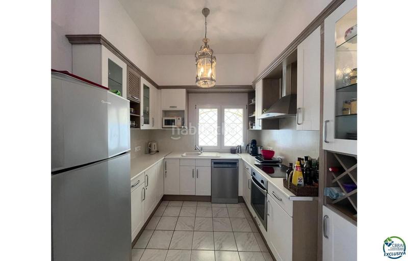 Foto 8ba77634-259d-49b5-89b4-a3da22929e37. Chalet en venta casa al canal orientación sudeste , terreno de 542m2 y amarre de 12m en Empuriabrava