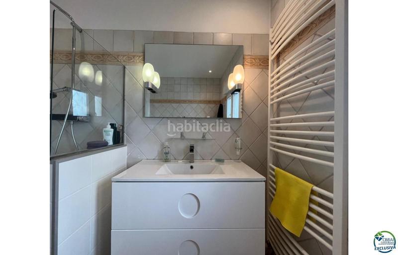Foto bf616801-3d8a-407a-b5ed-39c7a7729684. Chalet en venta casa al canal orientación sudeste , terreno de 542m2 y amarre de 12m en Empuriabrava