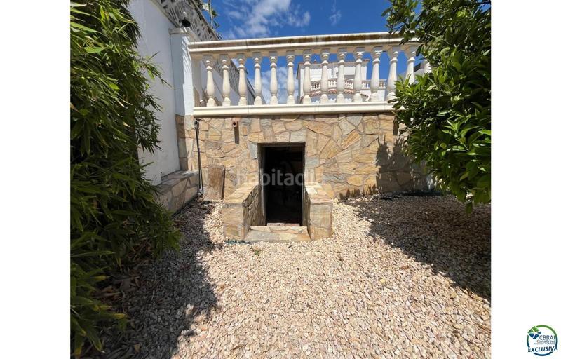 Foto c37e72a6-1e1e-4c7b-a2a0-ce58fa35a8be. Chalet en venta casa al canal orientación sudeste , terreno de 542m2 y amarre de 12m en Empuriabrava