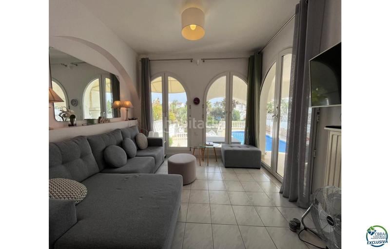 Foto d0702c1c-5c2b-4e65-9491-b50211389a11. Chalet en venta casa al canal orientación sudeste , terreno de 542m2 y amarre de 12m en Empuriabrava