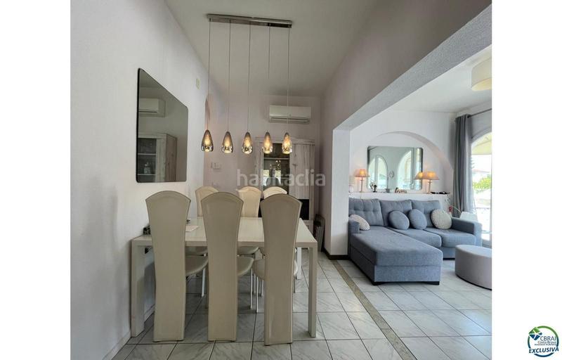 Foto f76d8339-3a0c-4147-87a2-8d3c5f4cbf90. Chalet en venta casa al canal orientación sudeste , terreno de 542m2 y amarre de 12m en Empuriabrava