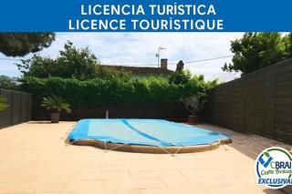 Chalet  Baix camp. Amplia casa con piscina en venta en mas boscà roses