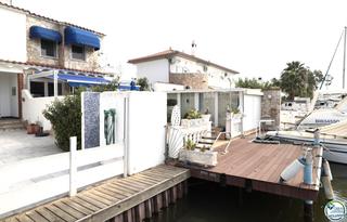 Casa adossada  Port joan. Gran casa clásica  con amarre