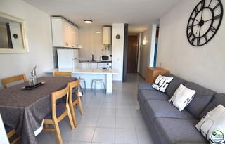 Piso  Del port joan. Apartamento con gran terraza