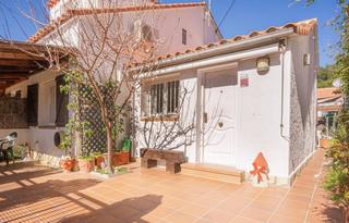 Casa adossada a Argentera 13. Casa en mas mates muy soleada