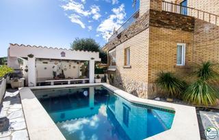 Chalet  Roma. Casa con piscina en mas oliva