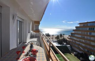 Apartament  De la platja. Roses apartamento frente al mar con licencia turística