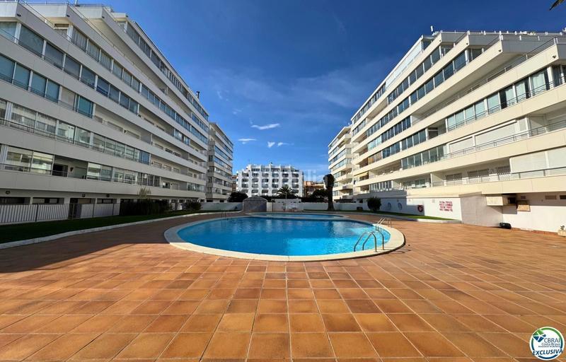 Foto 327be6bd-6bdb-477e-b7e3-4df0e8799bb7. Apartamento tu hogar frente al mar con piscina en Roses