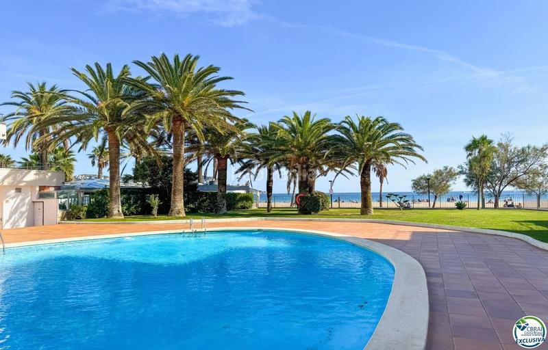 Foto a5c32a96-f8b3-4f93-9721-27d9e4f2fd75. Apartamento tu hogar frente al mar con piscina en Roses