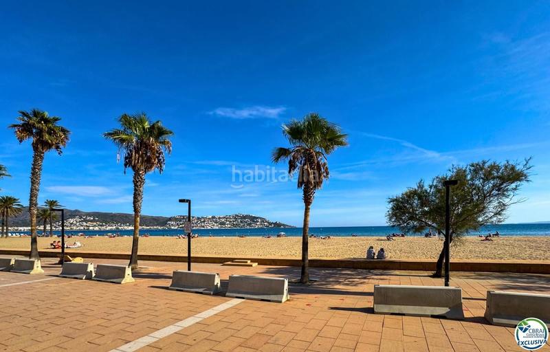 Foto ceb4fd21-daa8-4860-9dc2-24e97d69b8b0. Apartamento tu hogar frente al mar con piscina en Roses