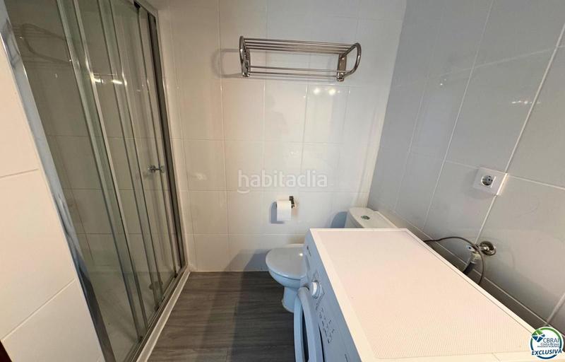 Foto d949215f-764f-4e48-a7d1-24697929edbd. Apartamento tu hogar frente al mar con piscina en Roses