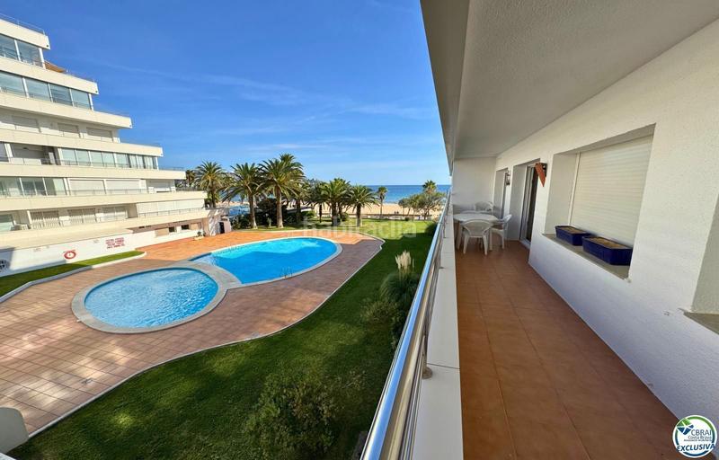 Foto e38a1ed5-d31b-4276-aec9-300a371c73dd. Apartamento tu hogar frente al mar con piscina en Roses