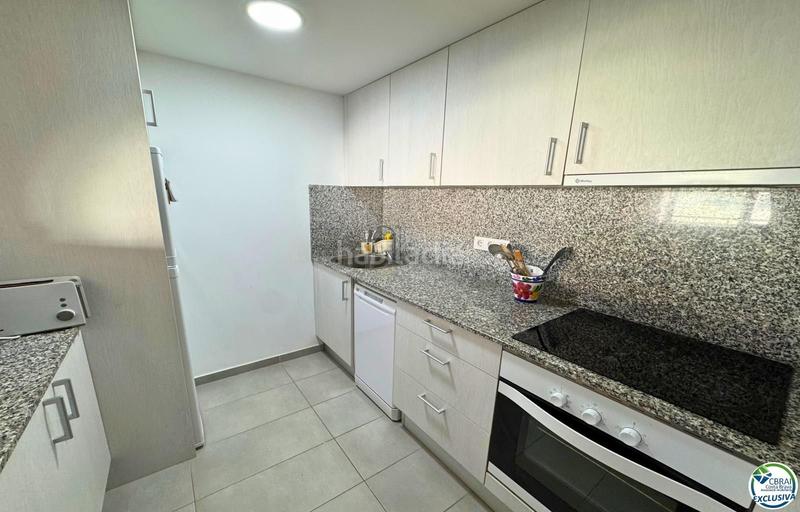 Foto e3c13d93-28e5-489d-b6a3-a6a4e45d6c9e. Apartamento tu hogar frente al mar con piscina en Roses