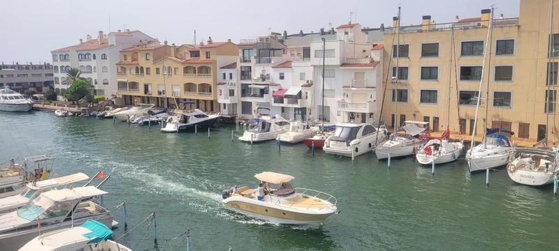 Foto 829b4846-9d4b-4917-a8dd-73ebe4037a92. Apartament amb aparcament a Port Grec - Port Moxó Empuriabrava