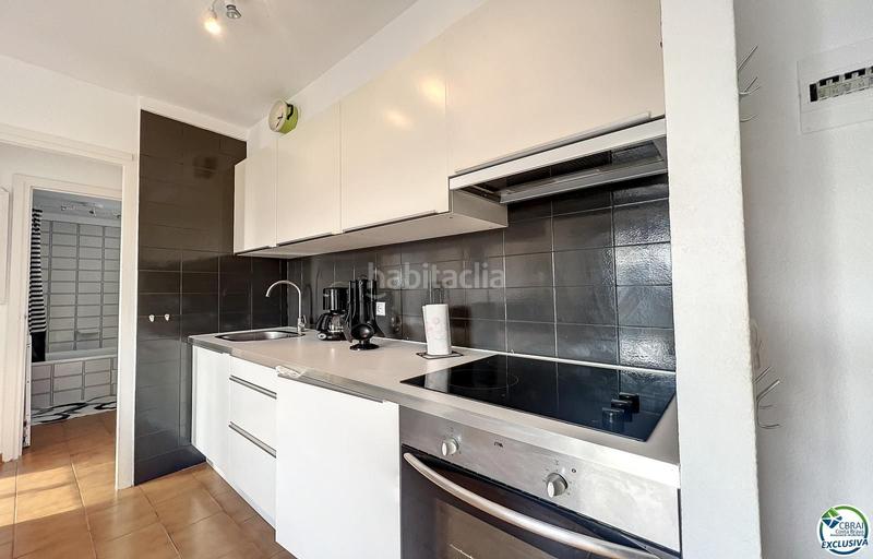 Foto 0e2cb96c-e35e-445e-af7d-cfc41a1bf52e. Apartamento encantador apartamento con licencia turística sector poblat típic. en Empuriabrava